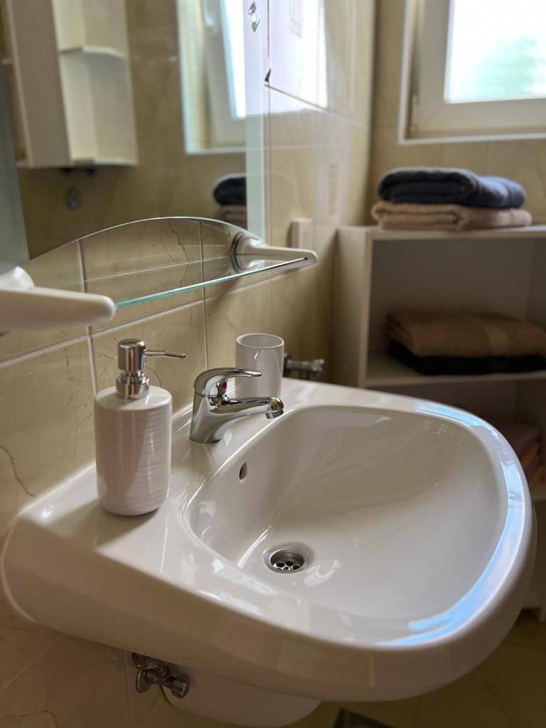 Apartments Adela Polje  Bilik gambar